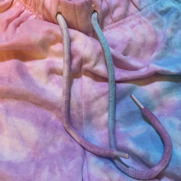 Fashion nova tye dye joggers size small, but loose fitting like more medium - Picture 6 of 12
